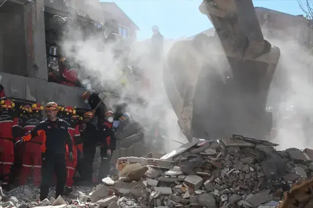 Gebze'de arama çalışmaları sona erdi! Anne ve babanın da cansız bedenlerine ulaşıldı