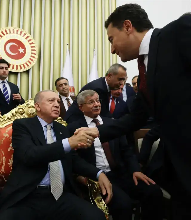 Erdoğan'ın Davutoğlu ve Babacan'ı yanına alması ne anlama geliyor?