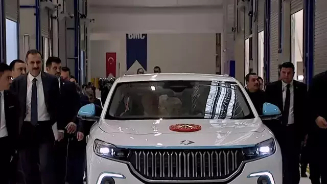 İlk kez görücüye çıktı! Cumhurbaşkanı, Erdoğan törene Togg'un özel versiyonu ile geldi