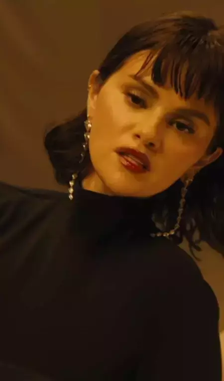 Estetiği abartan Selena Gomez'in son hali türkücü Ceylan'a benzetildi