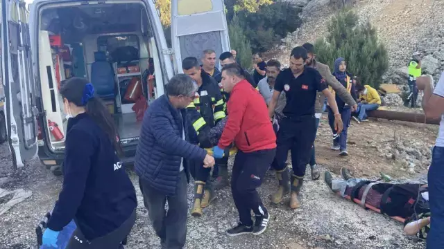 Mersin'de minibüs şarampole yuvarlandı: 5 ölü
