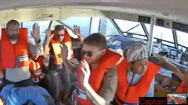 Tüm gemilerle irtibat kesildi, alıkonulan aktivistler açlık grevine başladı