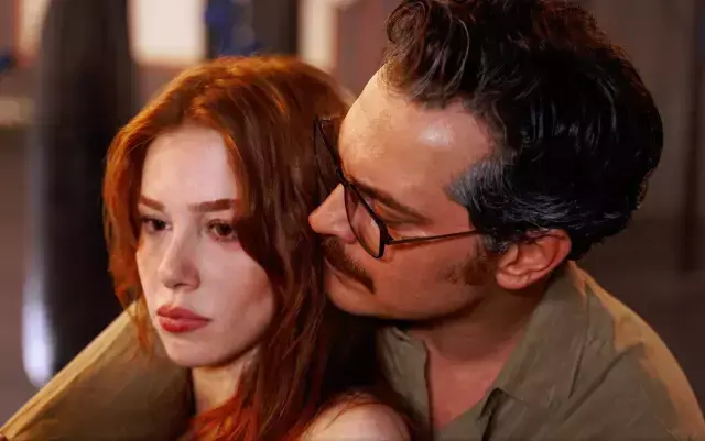 Çağatay Ulusoy ve Elçin Sangu'dan dublörsüz performans