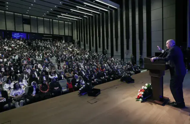 Cumhurbaşkanı Erdoğan'dan Özgür Özel'in sözlerine yanıt: Ayarları bozulmuş hakaret otomatı