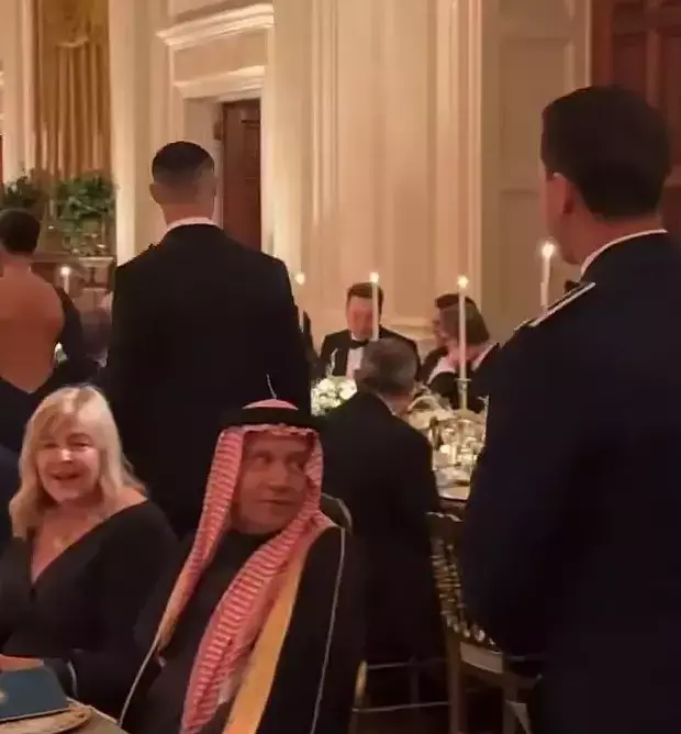 Beyaz Saray'da Ronaldo'ya sevgilisi eşlik etti: Tercih ettiği elbise göz kamaştırdı