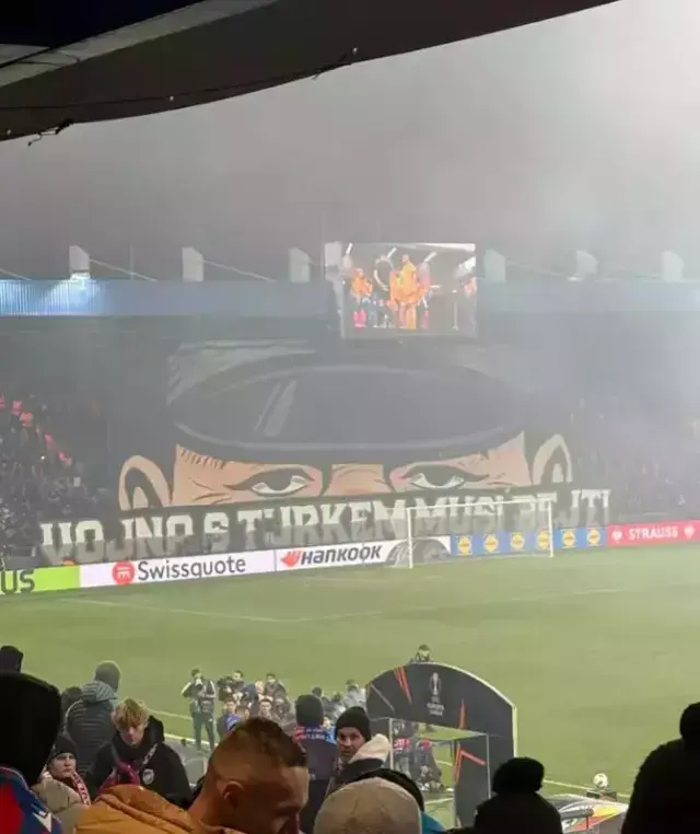 UEFA Avrupa Ligi'nde skandal koreografi: Türklerle Savaş Olmalı