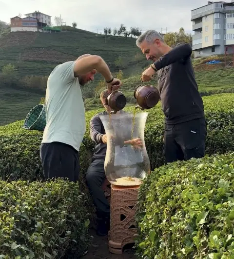Rize’de dev çay bardağıyla yapılan çekim olay oldu: İzleyenler yapay zeka sandı