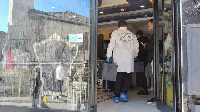 Zehirlenen Böcek ailesiyle ilgili korkunç itiraf: Kapıyı kilitleyip kebapçıya gittim