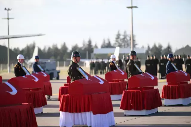 20 şehidimiz için Mürted Komutanlığı'nda tören düzenlendi