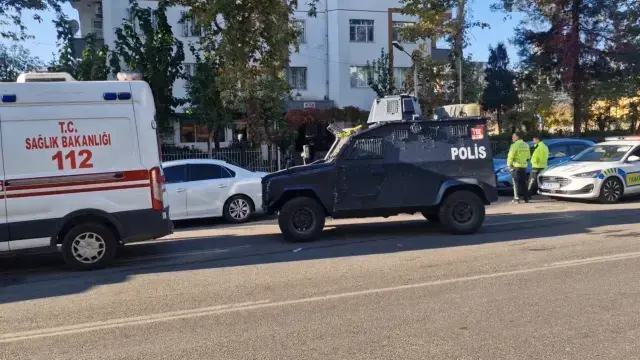 Daha 18 yaşında! Annesi ve ağabeyini yataklarında öldürdü, babasına not bırakmış