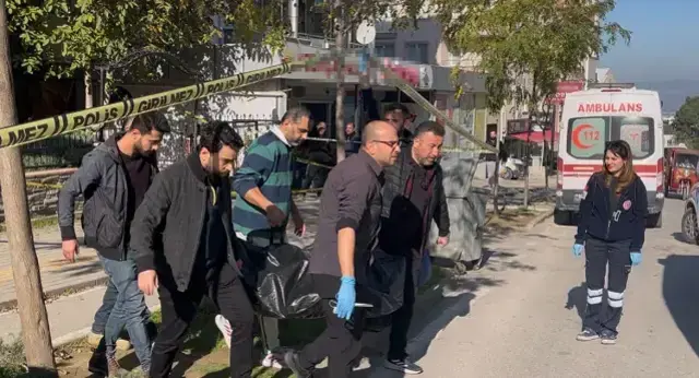 Eski sevgilisi Yasemin'i börekçide katlettikten sonra kafasına sıktı