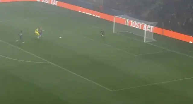 En-Neysri, Viktoria Plzen maçında mutlak fırsattan yararlanamadı