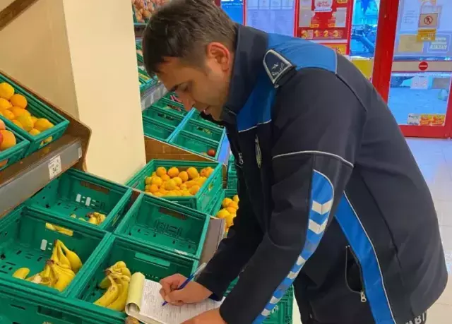 3 harfli market zincirinde skandal görüntü