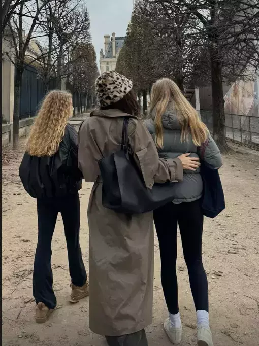 Yasemin Ergene'nin kızları Paris'te göz kamaştırdı: Boyları anneyi hızla yakalıyor!