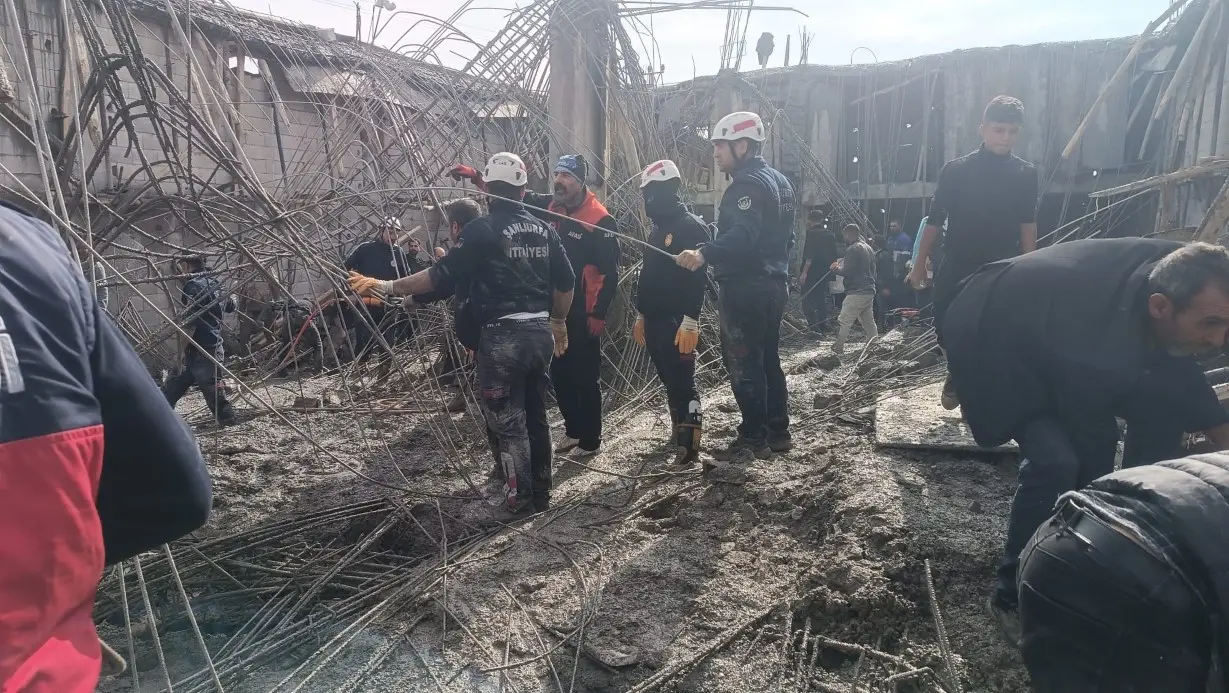 Şanlıurfa’da 2 katlı inşaatta göçük: 5 işçi altında kaldı