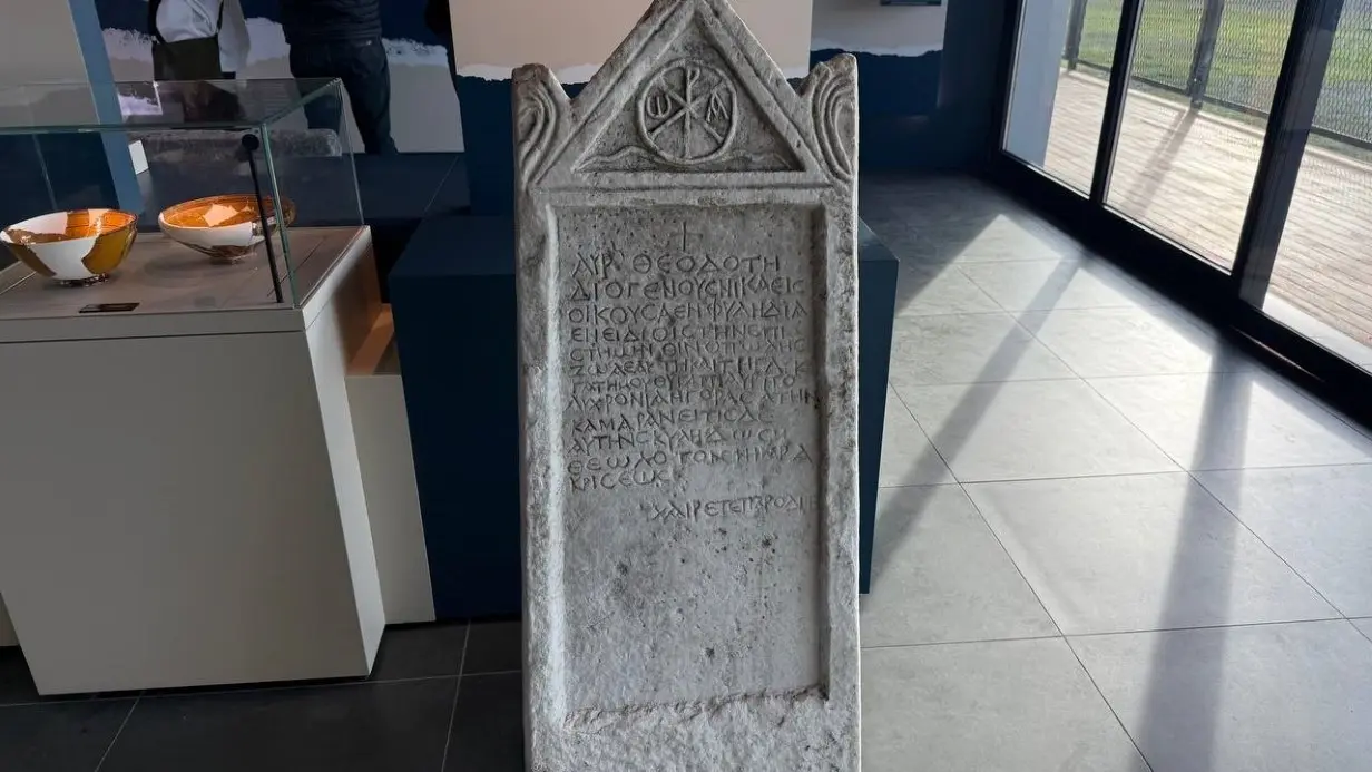 Bazilikada 2 bin yıllık beddua görenleri hayrete düşürdü