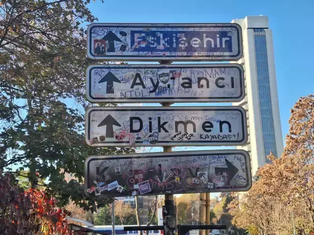 Bunu da gördük! 'Kızılay' tabelası akımı sırasında kişi bıçaklandı