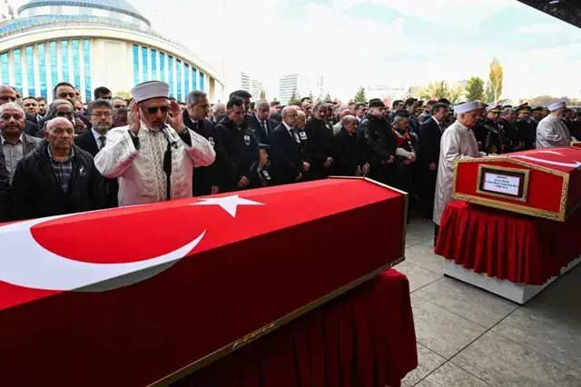 Türkiye şehitlerini uğurluyor! Devlet erkanı Ankara'daki törende