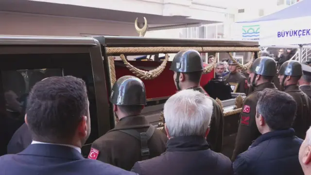 Şehit Pilot Yarbay Gökhan Korkmaz son yolculuğuna uğurlandı! Ailesine 'Cuma günü yanınızdayım' demiş