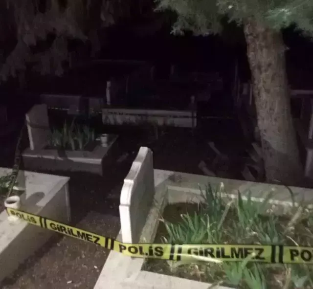 Ünlü iş insanı mezarlıkta asılı halde ölü bulundu