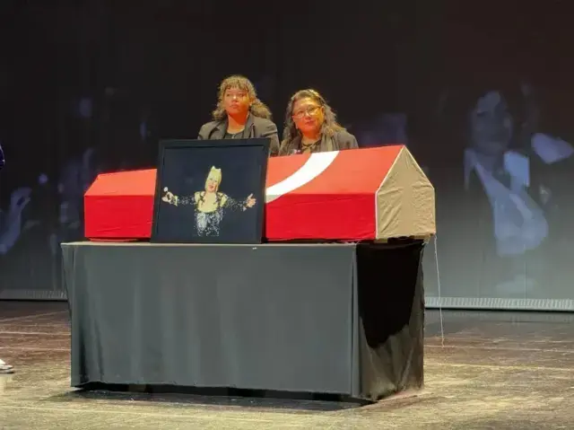 Muazzez Abacı'ya veda! Emel Sayın gözyaşlarına boğuldu