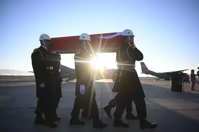 20 şehidimiz için Mürted Komutanlığı'nda tören düzenlendi