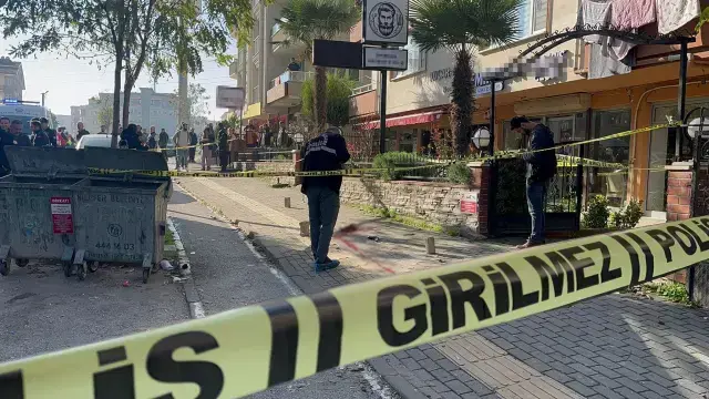 Eski sevgilisi Yasemin'i börekçide katlettikten sonra kafasına sıktı