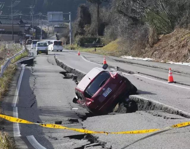 Ülkeyi 7.5'lik deprem vurdu! Ne bir can kaybı var, ne de yıkılan bir bina