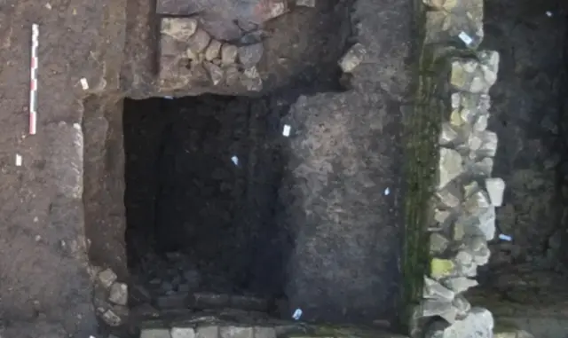 Ev değil gizli bir banka! Arkeolojik kazılarda 90 kilo para bulundu