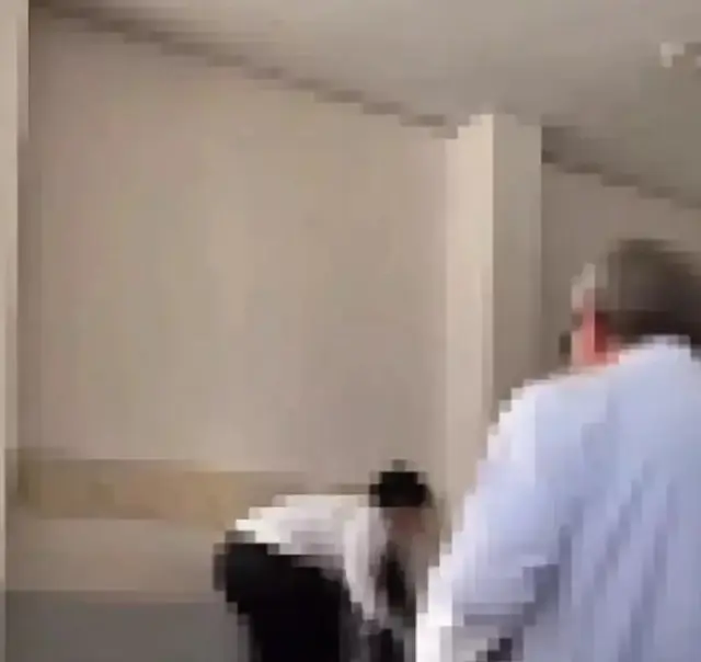 Öğrencilerin zorbalık yapıp dalga geçtiği öğretmenden ders gibi sözler