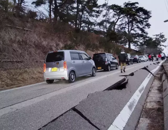 Ülkeyi 7.5'lik deprem vurdu! Ne bir can kaybı var, ne de yıkılan bir bina