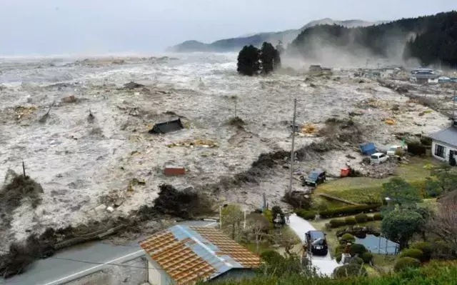 Ülkeyi 7.5'lik deprem vurdu! Ne bir can kaybı var, ne de yıkılan bir bina