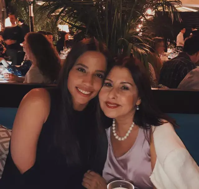 Nilüfer'in kızı Ayşe Nazlı Yumlu nişanlandı