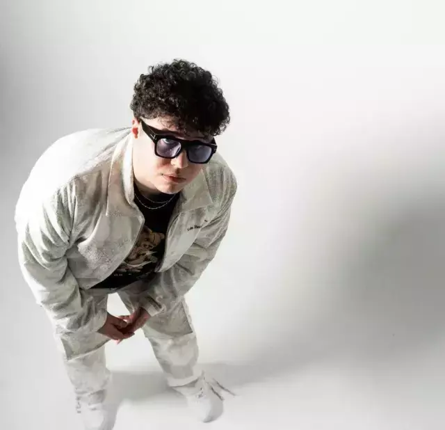 Manken Buse İskenderoğlu ve ünlü rapçi Ege Karataşlı gözaltına alındı.