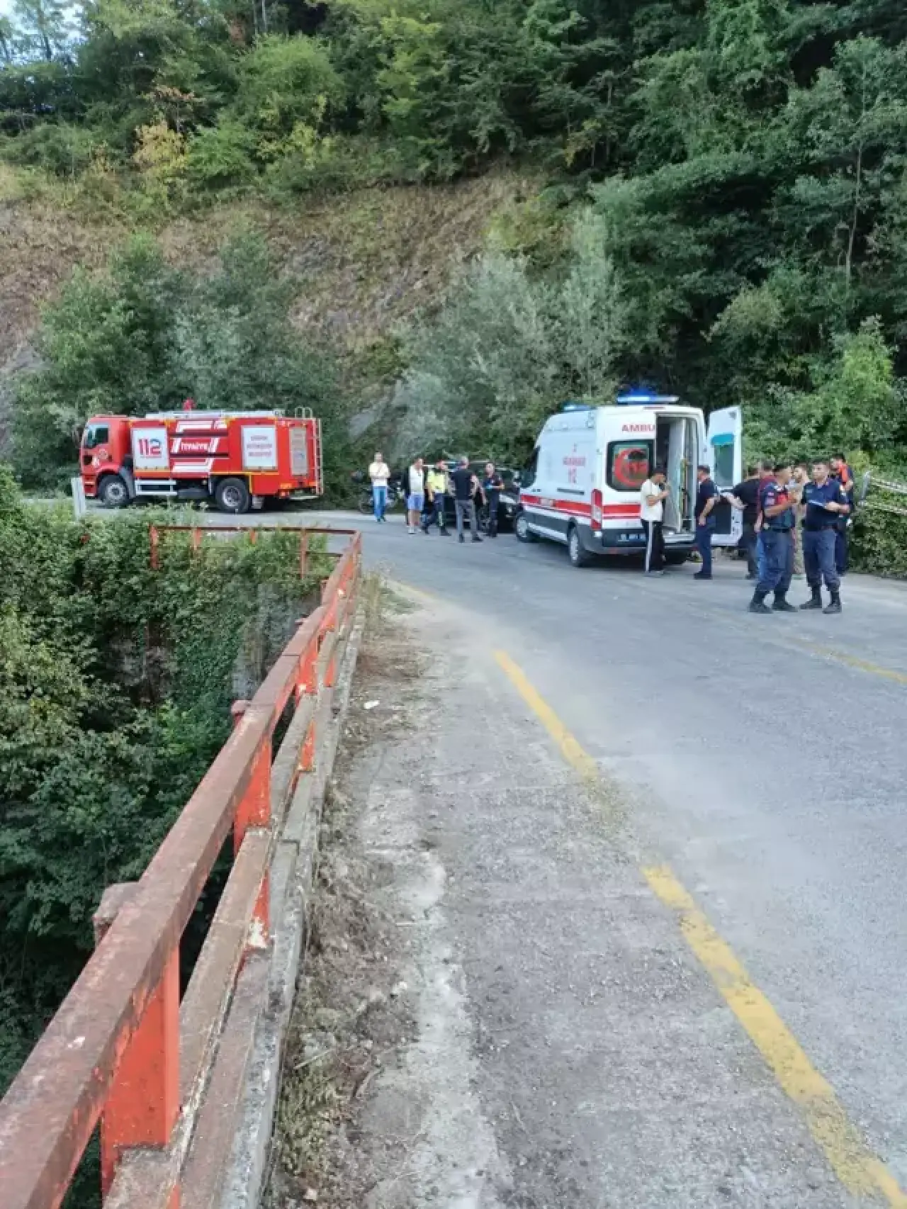 12 yaşındaki çocuğun kullandığı otomobil köprüden uçtu
