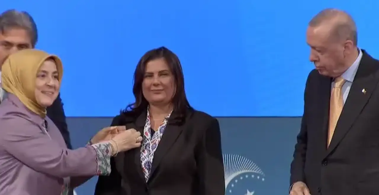 Özlem Çerçioğlu, AK Parti rozetini taktı! İşte Erdoğan'dan ilk isteği