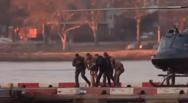 Maduro ve eşi, ABD mahkemesine götürüldü! İşte o anlar