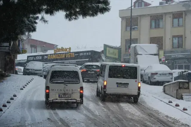İstanbul'da ağır taşıtların ve kuryelerin trafiğe çıkışı yasaklandı