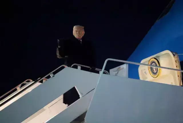 Davos'a katılmak için yola çıkan Trump'ın uçağında korkutan arıza