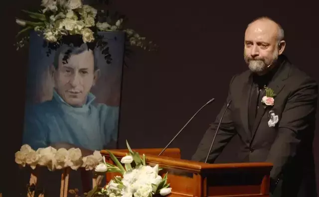 Haldun Dormen'in cenazesinde korkutan anlar! İzzet Günay bayıldı