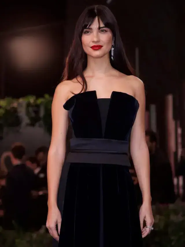 Tuba Büyüküstün'ün ödül töreninde sunucuya verdiği yanıt çok konuşulur