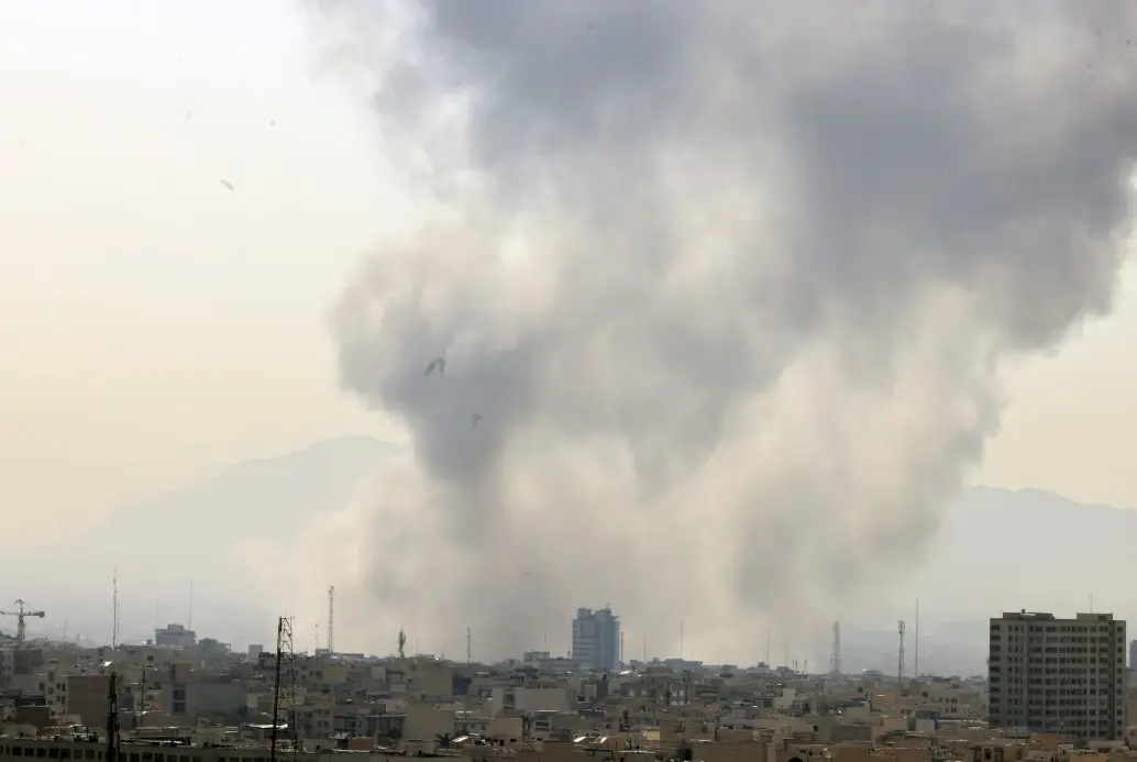 İsrail İran'a saldırı başlattı! Peş peşe patlama sesleri duyuldu