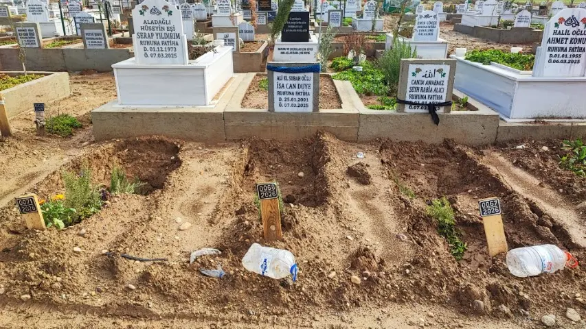 Mezarlar selde çöktü aileler isyan etti