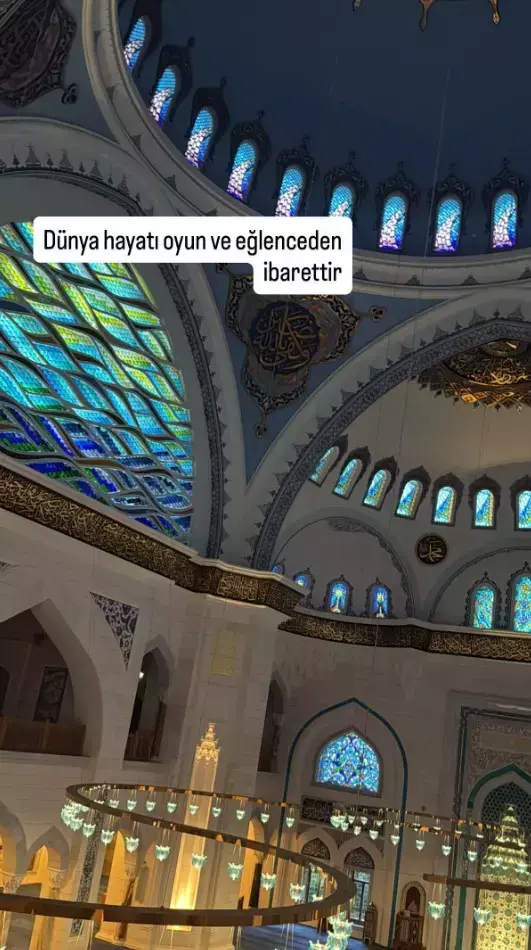 Merv Boluğur'un son paylaşımı camiden! Düştüğü not da bir hayli ilginç