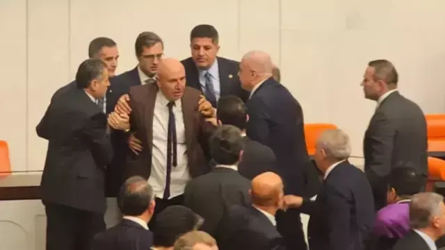 Meclis'teki yumruklu kavgaya karışan Gökçek'ten CHP'lileri kızdıracak sözler: Gereken cevabı verdik ve evlerine gönderdik