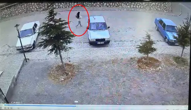 Aykut Aslan'ın kız arkadaşı Derya Akçaba'nın Aslan'ın adresinden çıktığı anlar&nbsp;