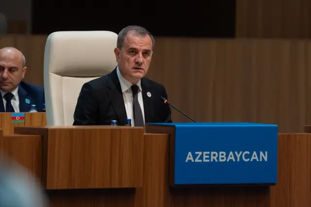Toplantıya Azerbaycan Dışişleri Bakanı Ceyhun Bayramov da katıldı.